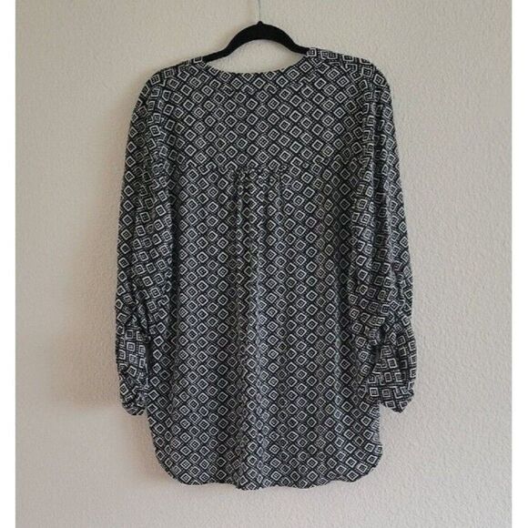 Dian Von Furstenberg Silk Roll Tab Seeve Blouse Women's Size 8 - Picture 3 of 9